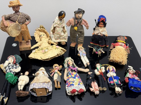 Vintage Folk Art Souvenir Doll Lot – World & Cultural Cloth/Straw Figurines (17 Pcs)