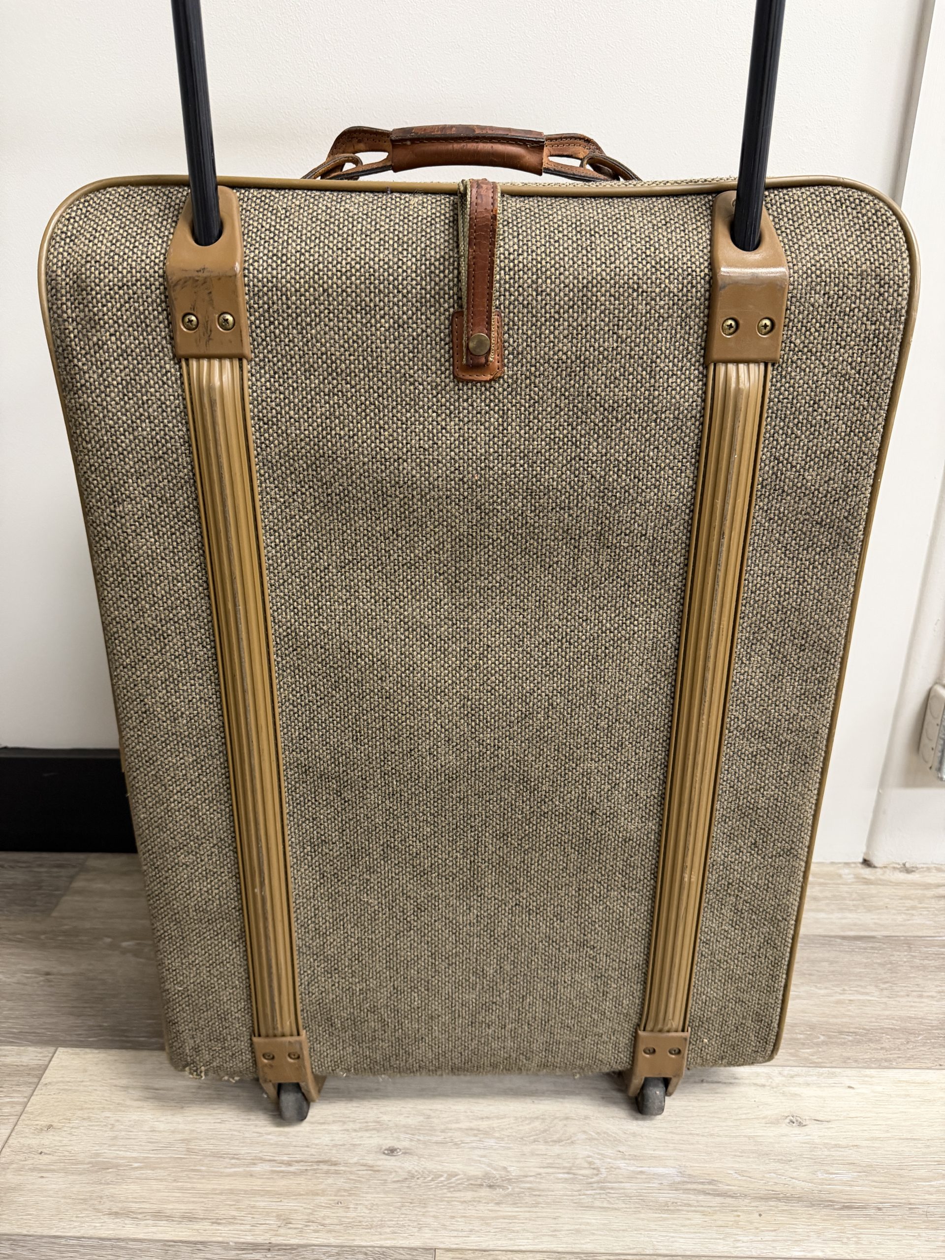Vintage Hartmann Tweed Luggage Rolling Upright Suitcase Leather Trim Pull Handle - Image 4