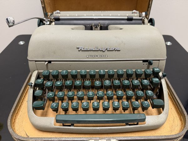 Vintage Remington Quiet-Riter Portable Typewriter with Carrying Case - Working Condition