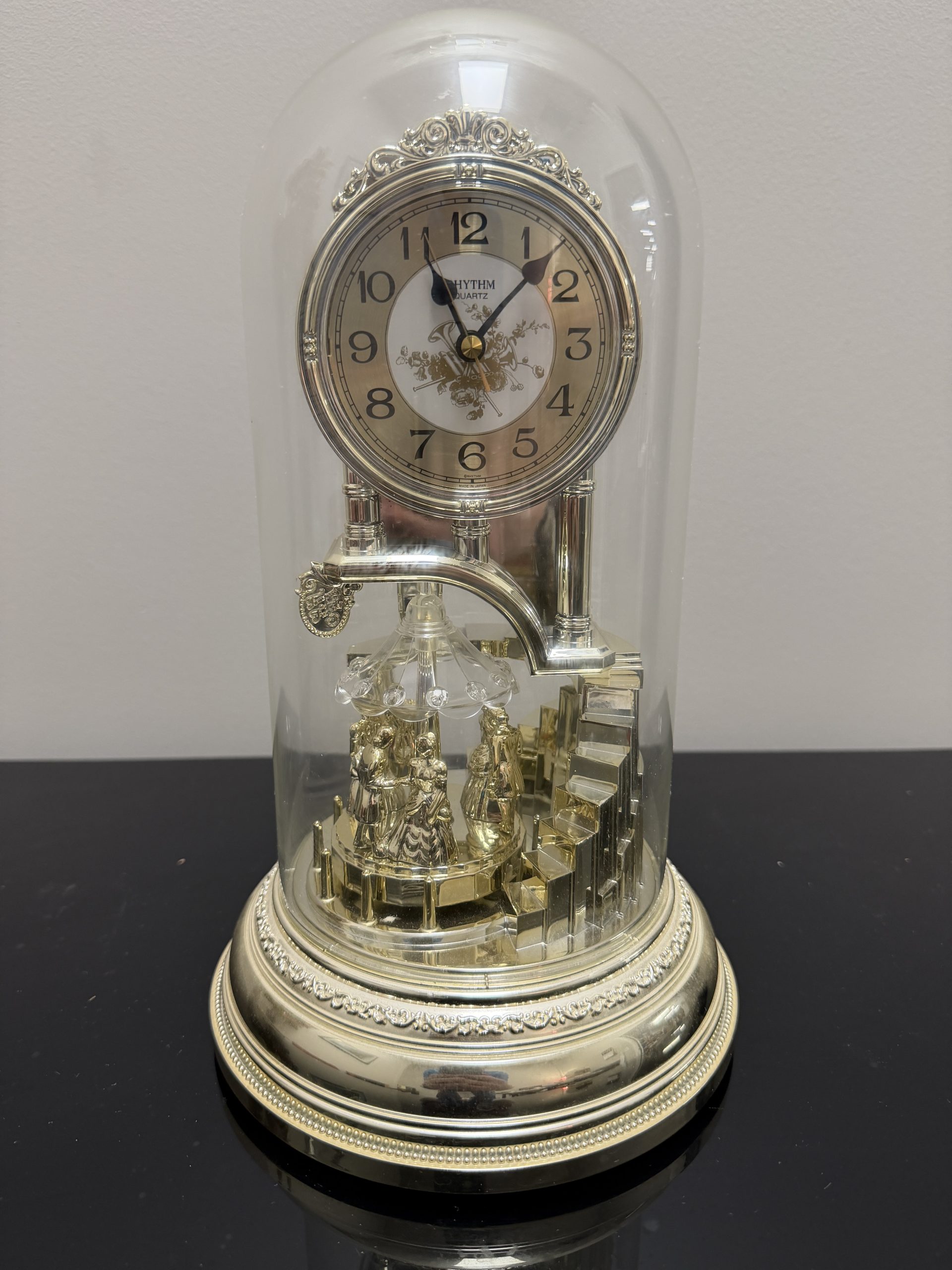 Vintage Rhythm Quartz Glass Dome Clock – Rotating Ballroom Dancers Motion – Model 4RH678 – Made in Japan