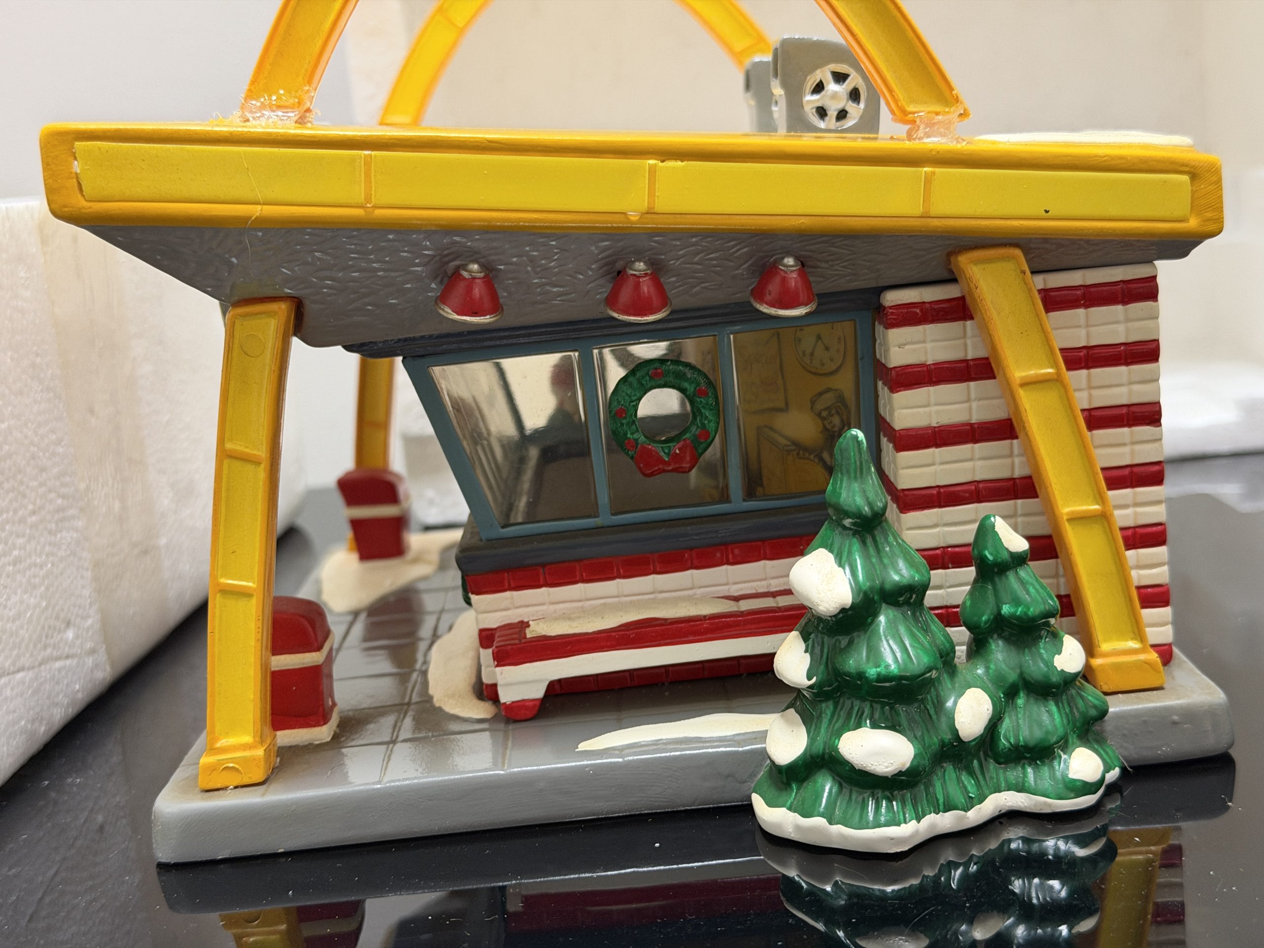 Vintage Dept 56 The Original Snow Village McDonald’s Restaurant & Speedee Sign Set Complete - Image 9