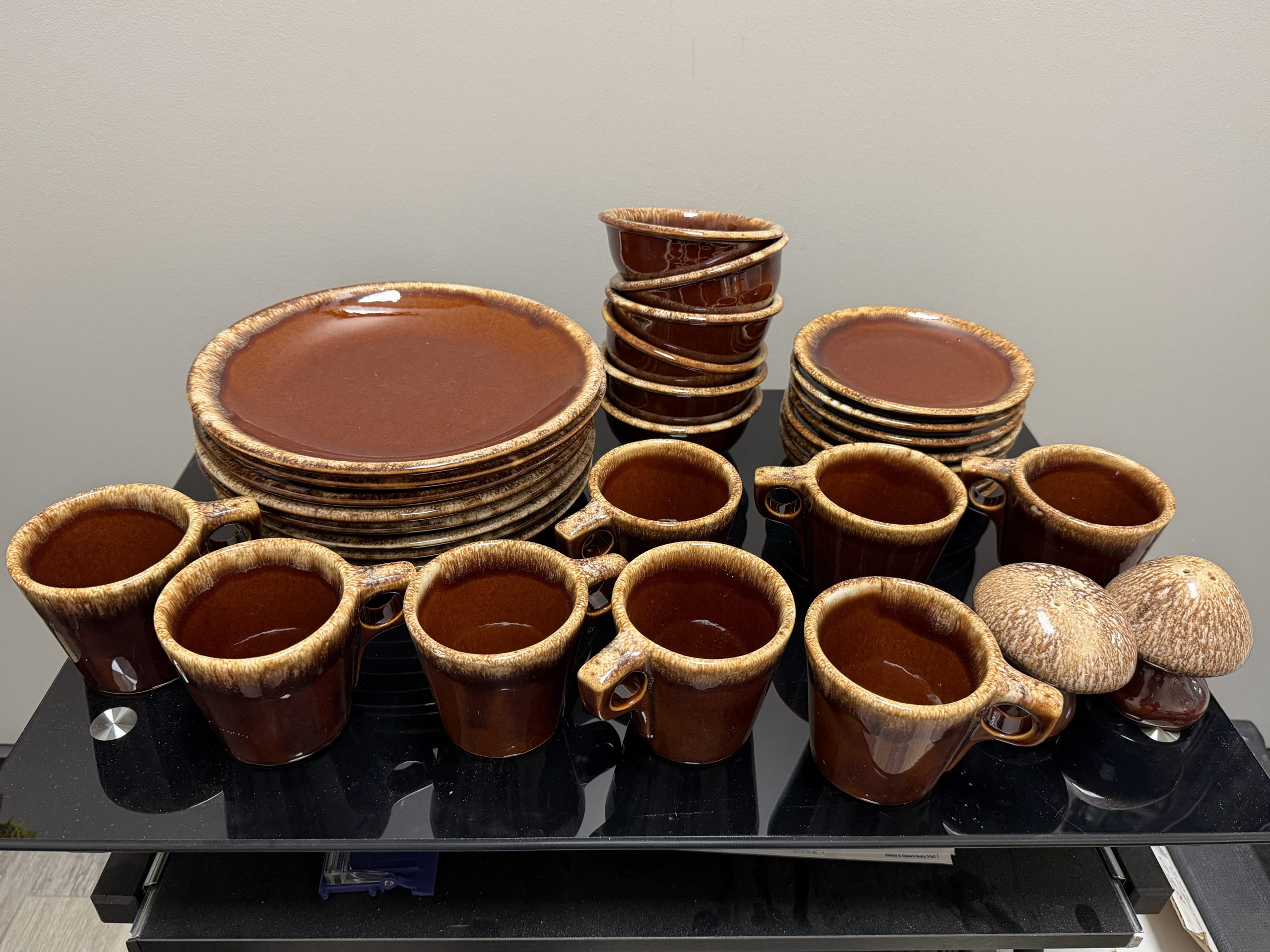 Vintage Hull Pottery “Mirror Brown” Drip Glaze Stoneware Dinnerware Set – 32 Pcs with Mushroom Salt & Pepper Shakers